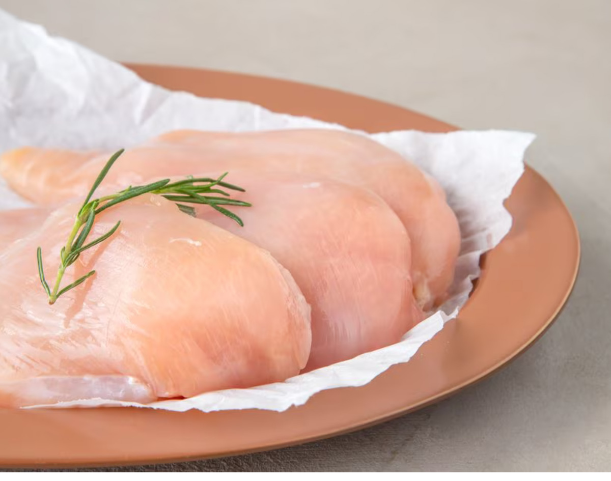 [鶏肉] 国産 生 鶏むね肉 生肉 鶏胸肉 / 約2kg 生の新鮮な 冷蔵便 鶏肉 むね肉 高タンパク質 低脂質 業務用（冷蔵）